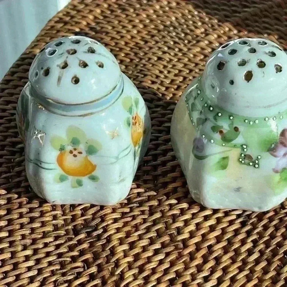 Vintage and newer salt and pepper shakers a lot of four pair - Picture 4 of 10
